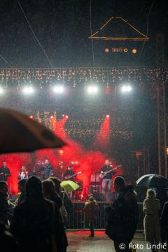 V novo leto stopili skupaj z ansamblom Galop (1)